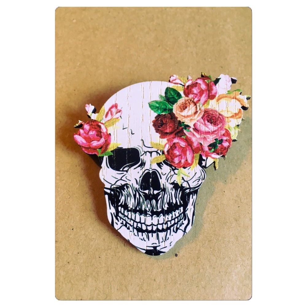 Large Skull with Roses Brooch/Pin